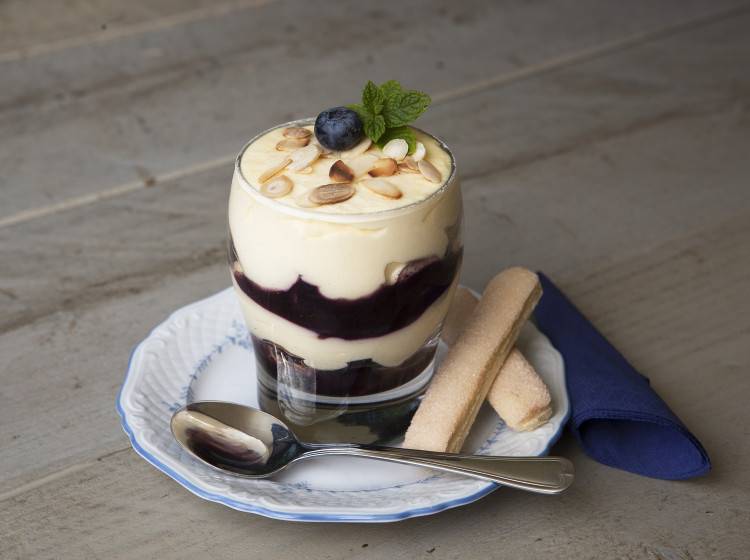 Tiramisu van blauwe bessen