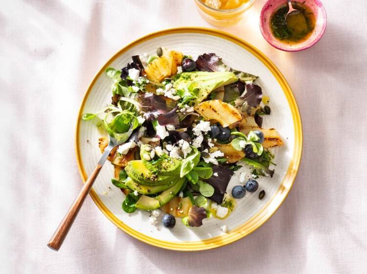 Gegrilde ananassalade met blauwe bessen