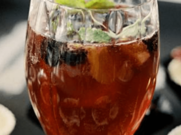 Proseccopunch met blauwe bessen