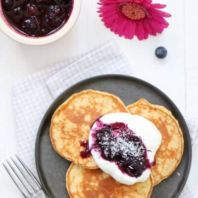 Kokos pannenkoekjes met blauwe bessen