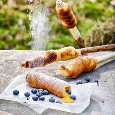 Campfire cannoli met blauwe bessen