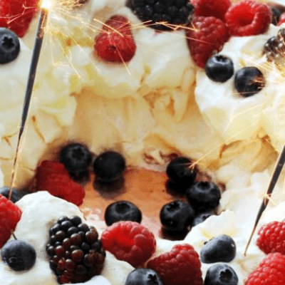 Pavlova kerstkrans met fruit