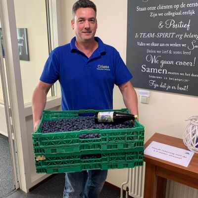 Criens blauwe bessen te gast in zorgcentrum